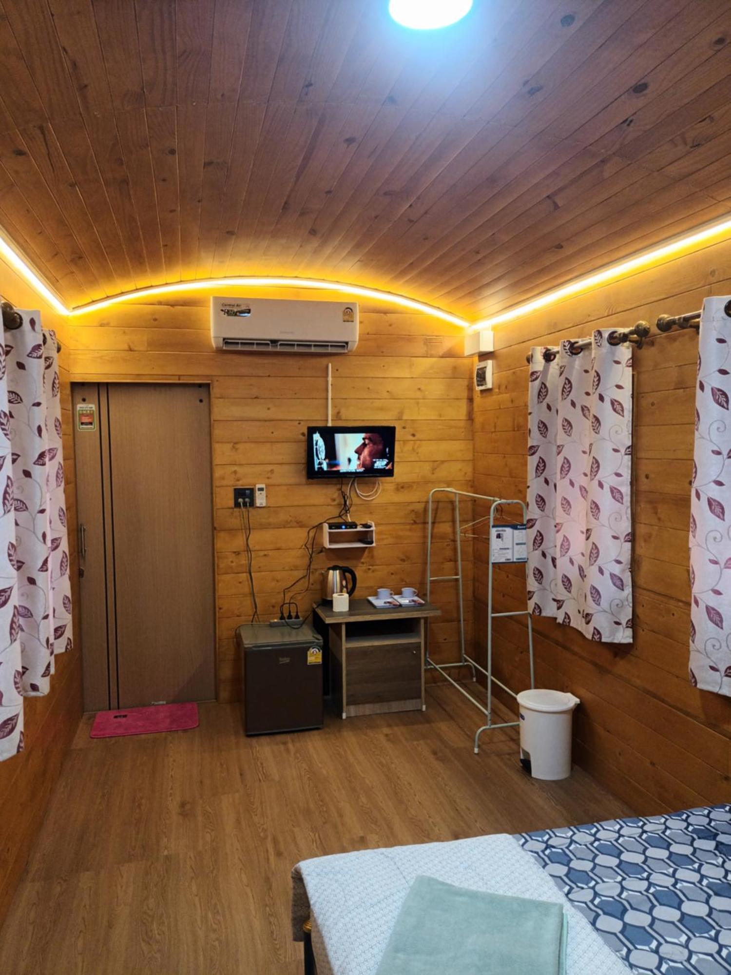 ชายเขาโฮมสเตย์ Kanchanaburi Exterior photo